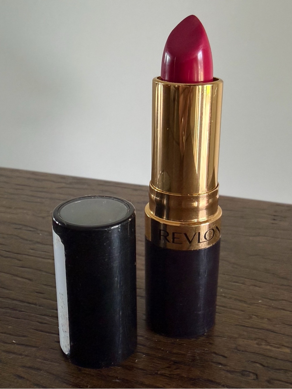 Revlon Super Lustrous Lipstick Cherries In‎ The Snow Red Pink New